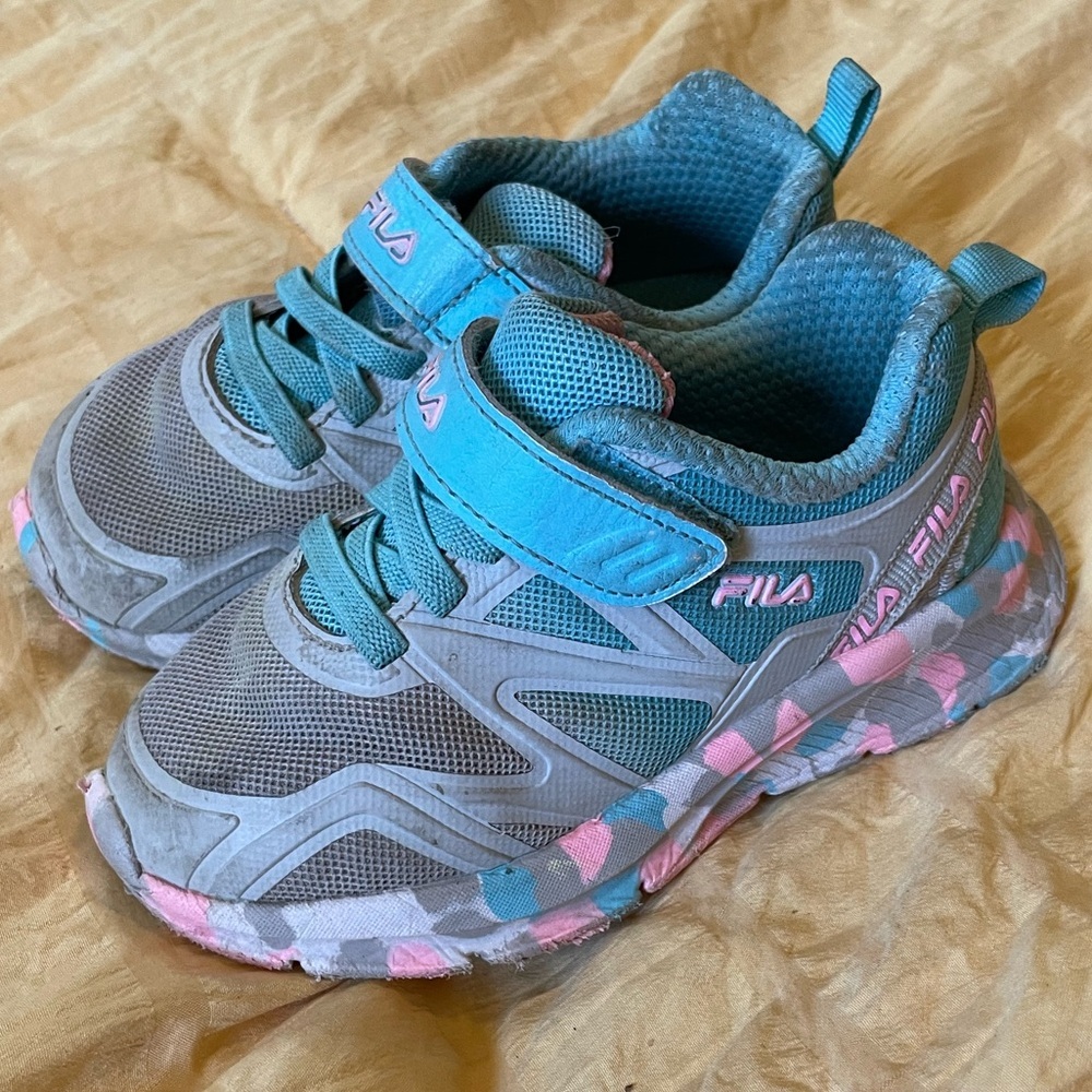 Fila Little Girls Tennis shoes Sneakers Velcro closure size 8